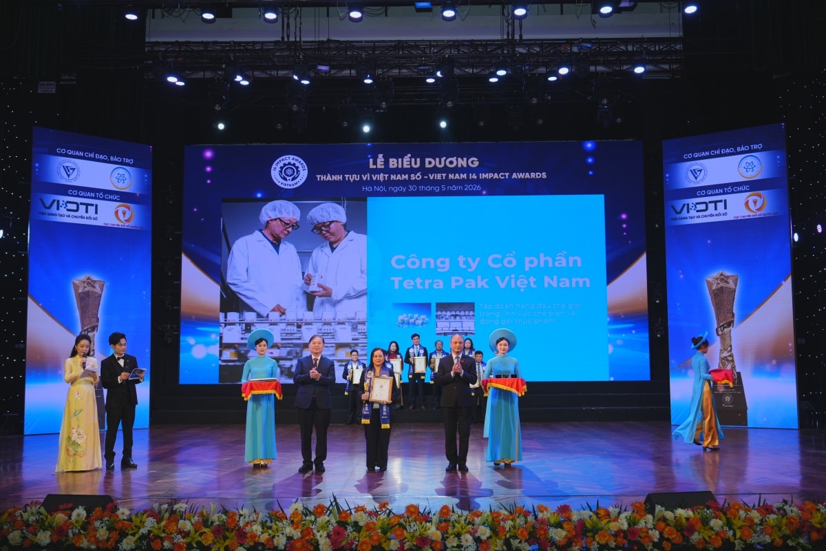 Tổng Giám đốc Tetra Pak Việt Nam nhận hai giải thưởng tại Vietnam I4 Impact Awards 2026, ghi dấu những đóng góp của doanh nghiệp trong chuyển đổi số và phát triển bền vững ngành thực phẩm, đồ uống Tổng Giám đốc Tetra Pak Việt Nam nhận hai giải thưởng tại Vietnam I4 Impact Awards 2026, ghi dấu những đóng góp của doanh nghiệp trong chuyển đổi số và phát triển bền vững ngành thực phẩm, đồ uống