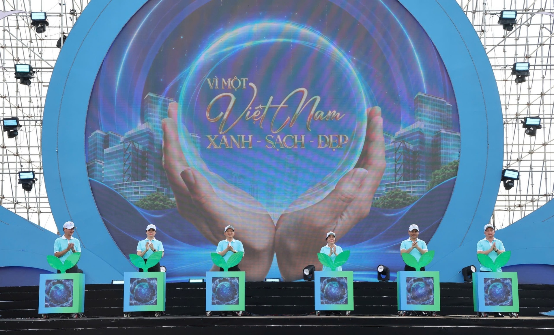 Mỗi hành động nhỏ góp nên một Việt Nam xanh