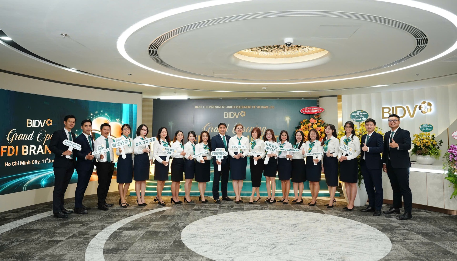 Tập thể Chi nhánh FDI I ngày khai trương hoạt động