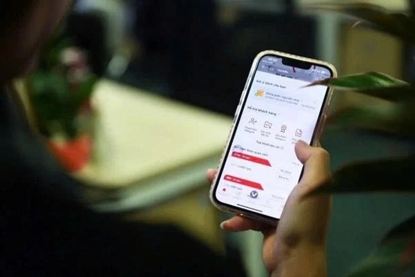 Khóa SIM sau 15/6: Có mất tiền trong tài khoản ngân hàng không?