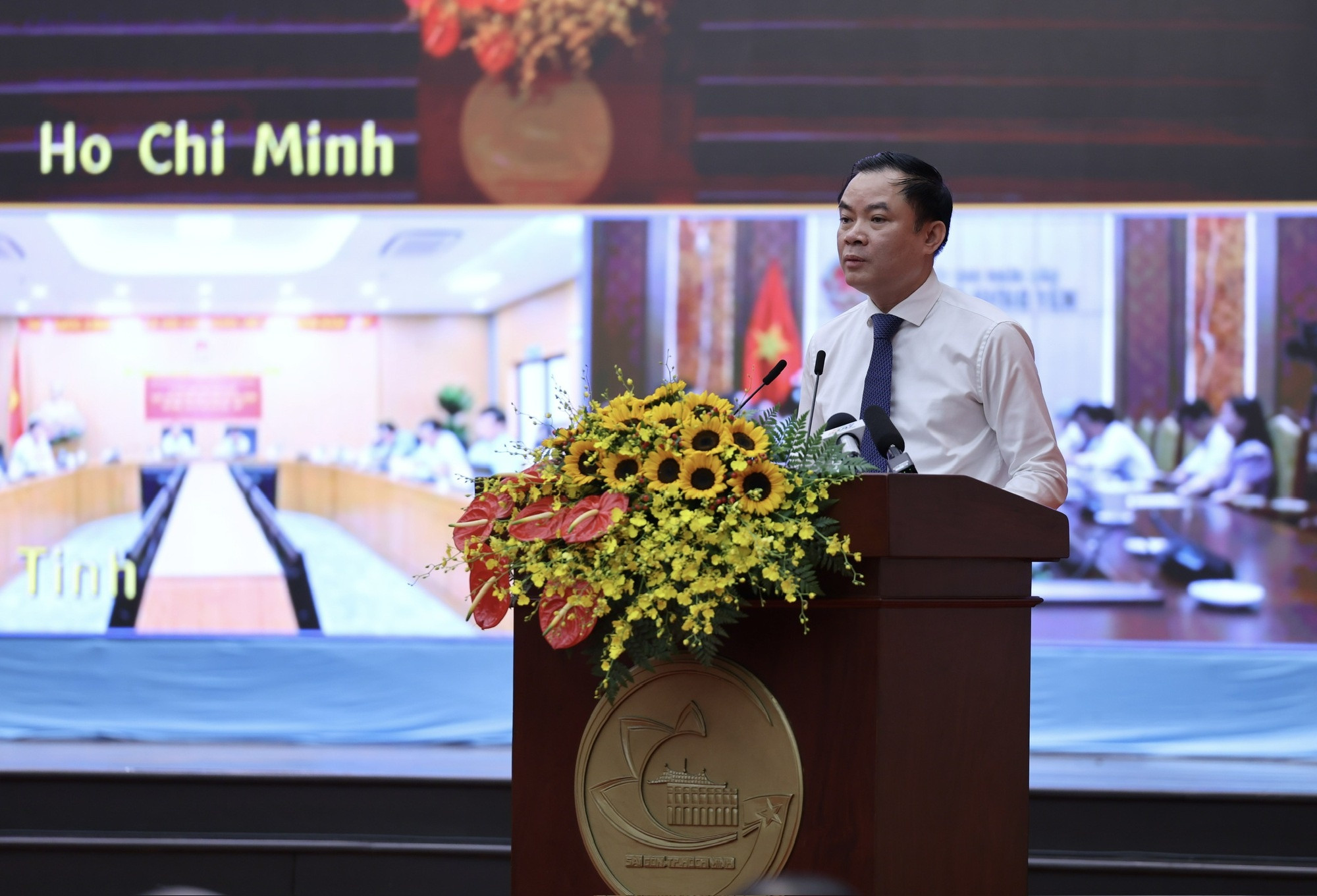 Chủ tịch Hội đồng thành viên Tập đoàn Công nghiệp - Năng lượng Quốc gia Việt Nam Lê Ngọc Sơn (đại diện các doanh nghiệp nhà nước) phát biểu hưởng ứng - Ảnh: VGP/Phương Nguyên