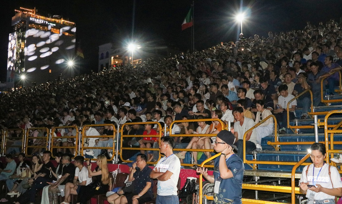 DIFF 2026: Nhật Bản và Ý thắp sáng đêm “Văn hóa”, khán đài kín chỗ dù mưa lớn