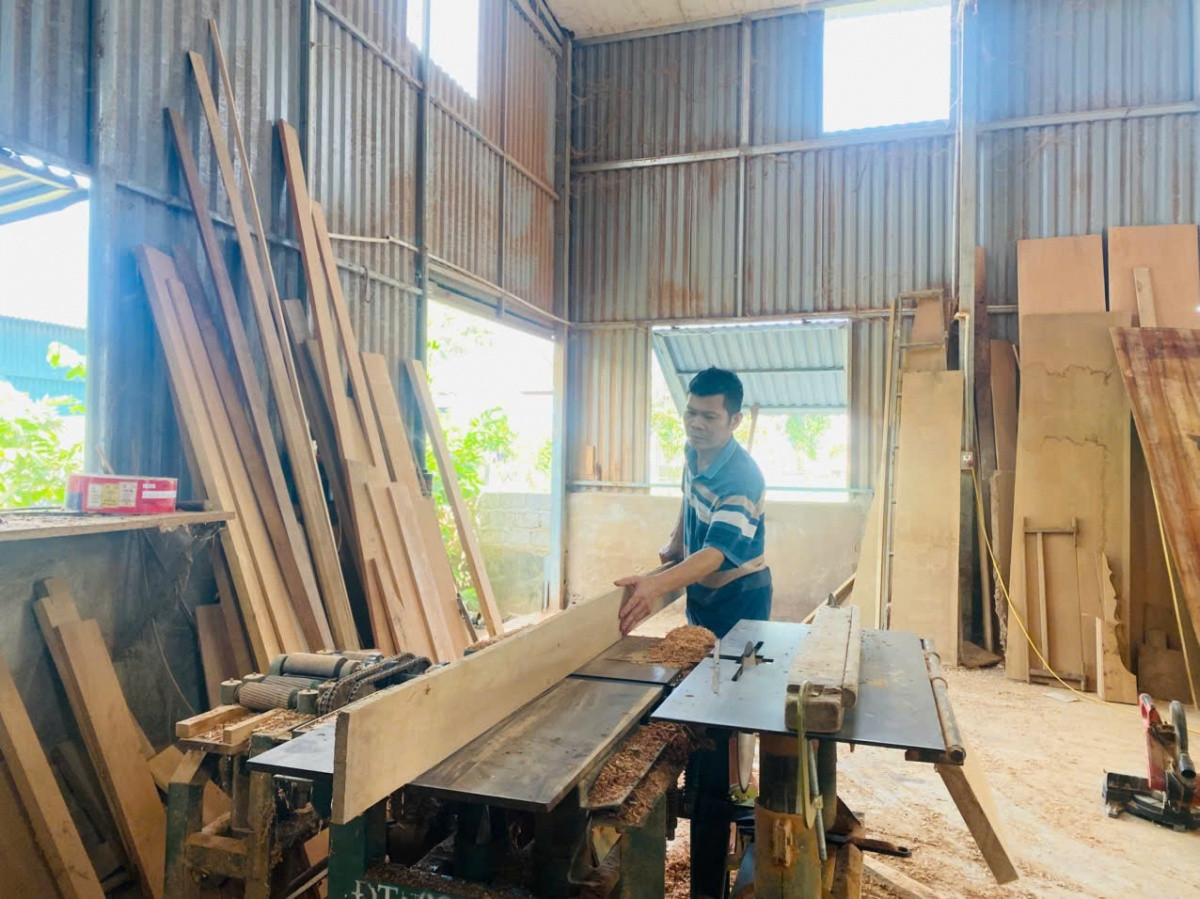 Từ sự tiếp sức của QTDND Quảng Tâm, anh Nguyễn Công Hoan đã mạnh dạn đầu tư dây chuyền sản xuất hiện đại, mở rộng thị trường tiêu thụ Từ sự tiếp sức của QTDND Quảng Tâm, anh Nguyễn Công Hoan đã mạnh dạn đầu tư dây chuyền sản xuất hiện đại, mở rộng thị trường tiêu thụ