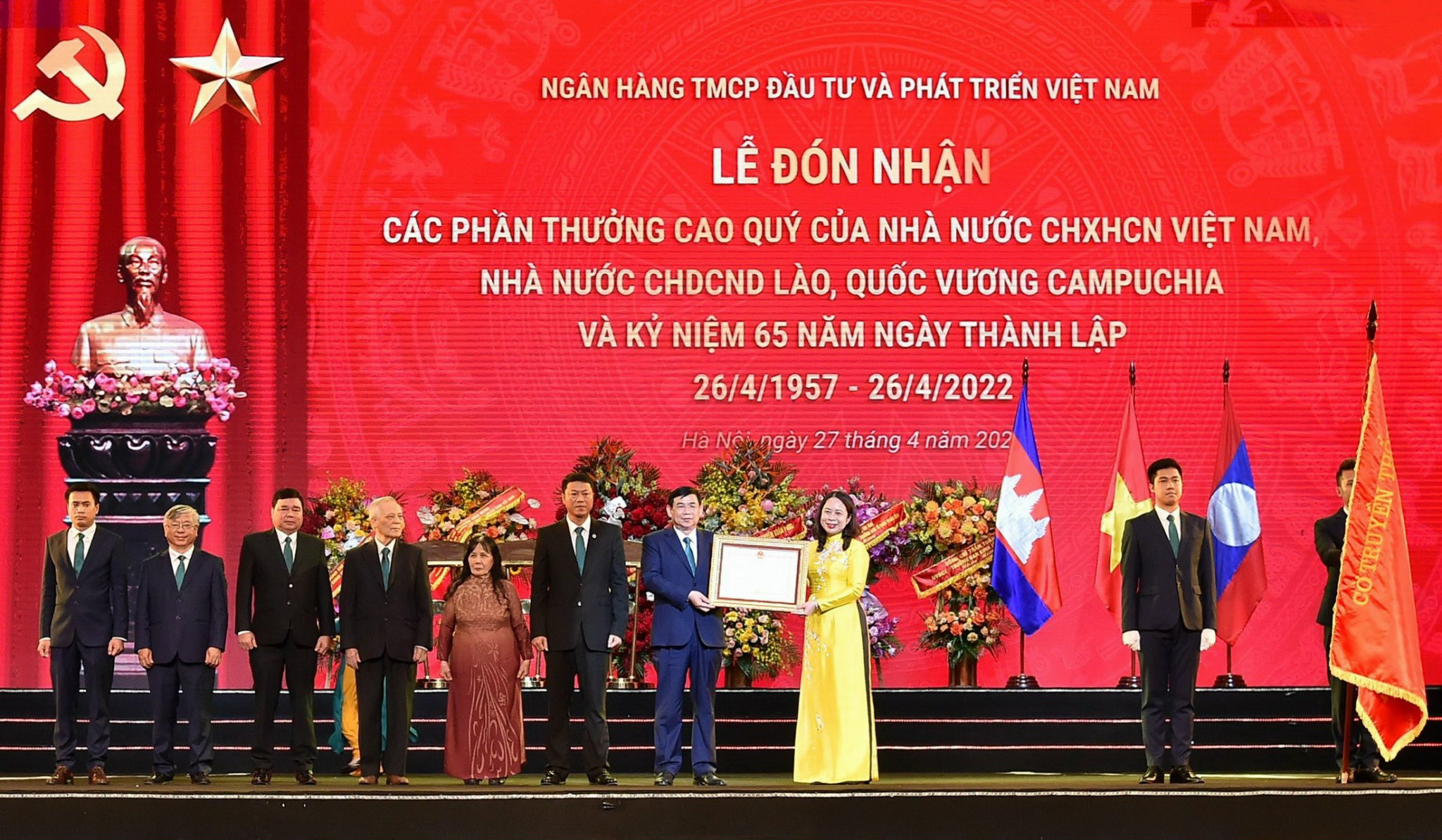 BIDV đón nhận Huân chương Huân chương Lao động hạng Ba của Nhà nước CHXHCN Việt Nam