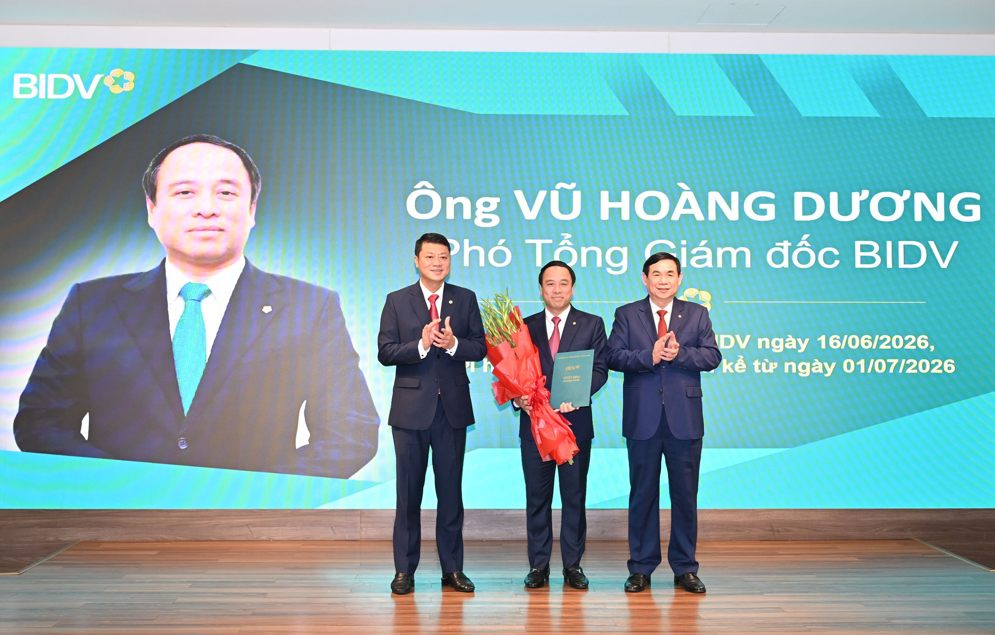 3. Ông Vũ Hoàng Dương nhận QĐ