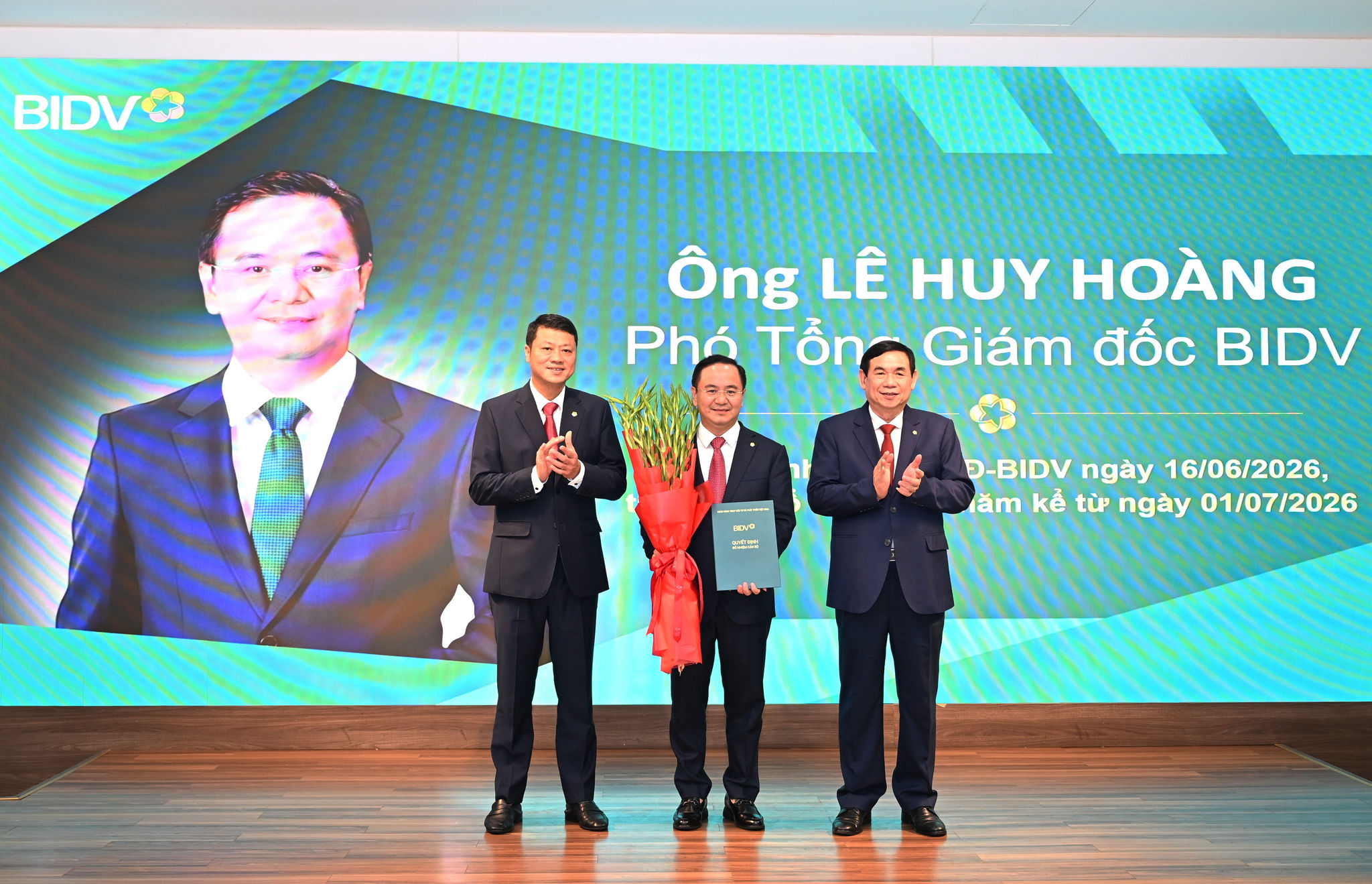 4. Ông Lê Huy Hoàng nhận QĐ