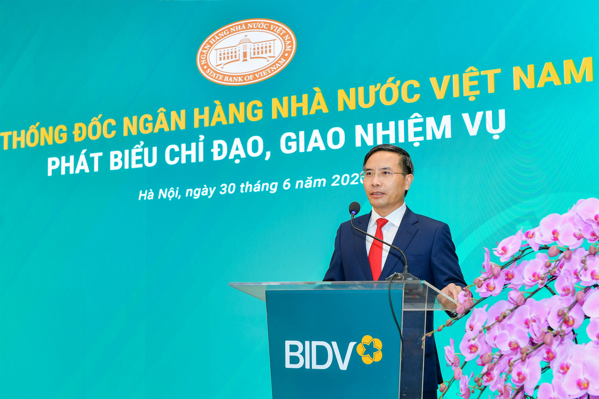 5. Thống đốc NHNN phát biểu F