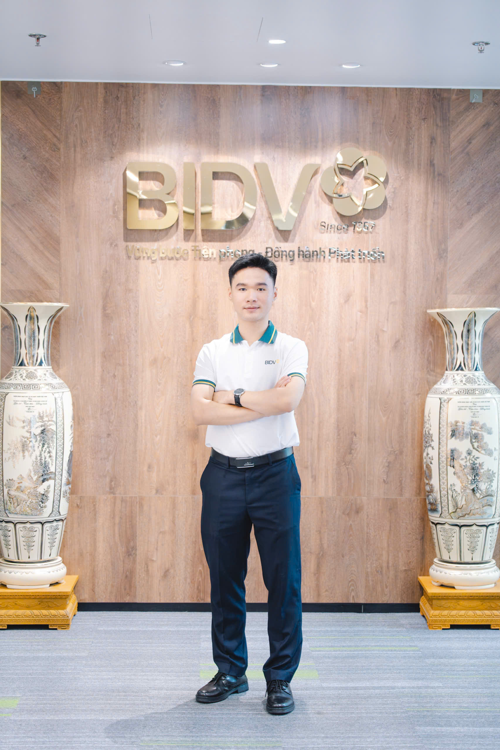 Hoàng Đức Tôn - Top 6 The Moneyverse mùa 2 - hiện đang công tác tại Phòng Dịch vụ Ngân hàng số BIDV