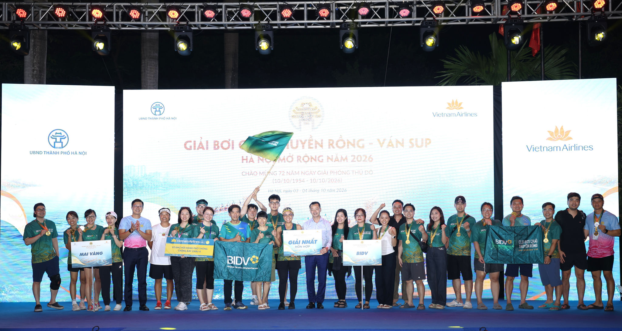 Đội Mai Vàng đã xuất sắc nhận được Giải Nhất tại Giải bơi chải thuyền rồng và ván SUP Hà Nội mở rộng 2026