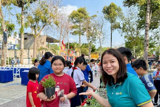 Tuổi trẻ BIDV Bà Rịa chung tay với chương trình "Triệu cây xanh"