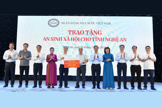 BIDV cùng ngành ngân hàng tặng an sinh xã hội tại miền Trung