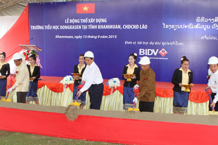 BIDV tổ chức lễ động thổ xây dựng trường học tại tỉnh Khăm Muộn - CHDCND Lào
