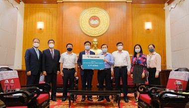 Hana Bank ủng hộ Quỹ Vắc-xin phòng, chống Covid-19