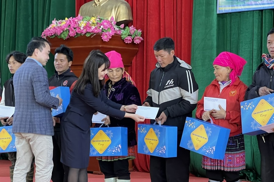 SHB đồng hành cùng Công đoàn Ngân hàng Việt Nam mang Tết ấm đến với vùng cao