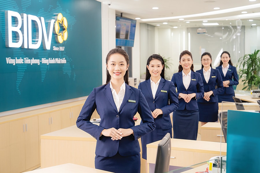 “Em đẹp dần lên trong mắt tôi” “Em đẹp dần lên trong mắt tôi”