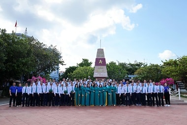 Đoàn đại biểu BIDV thăm quân dân huyện đảo Trường Sa và Nhà giàn DK1 năm 2024 Đoàn đại biểu BIDV thăm quân dân huyện đảo Trường Sa và Nhà giàn DK1 năm 2024