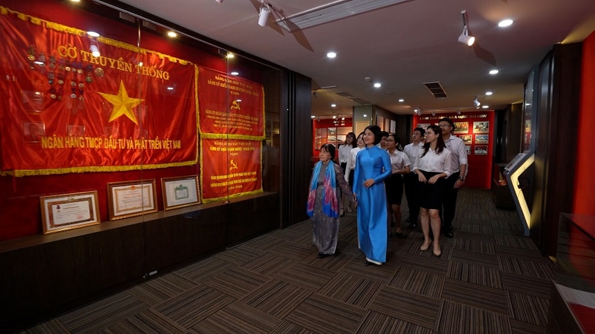 BIDV - Qua lăng kính vạn hoa BIDV - Qua lăng kính vạn hoa