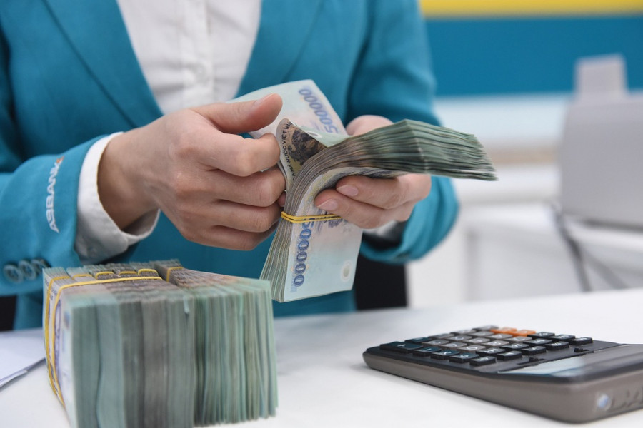 TCTD phải niêm yết công khai phí trong hoạt động tư vấn