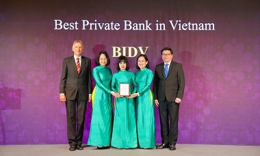 TTBC số 22/2023: BIDV nhận “cú đúp” giải thưởng uy tín trong lĩnh vực ngân hàng bán lẻ TTBC số 22/2023: BIDV nhận “cú đúp” giải thưởng uy tín trong lĩnh vực ngân hàng bán lẻ