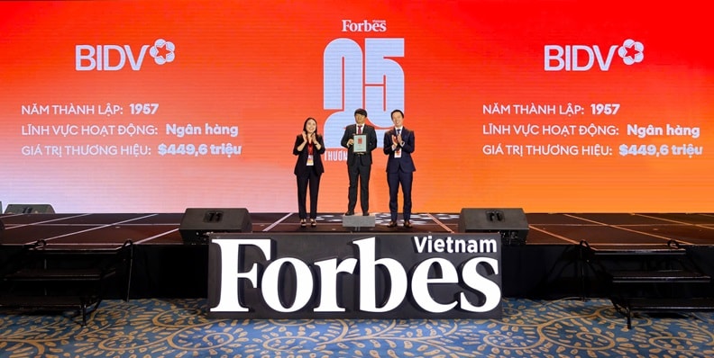 BIDV được vinh danh “Top 25 Thương hiệu niêm yết dẫn đầu năm 2024” BIDV được vinh danh “Top 25 Thương hiệu niêm yết dẫn đầu năm 2024”