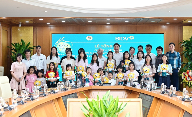 Những họa sỹ nhí “BIDV chung tay vì hành tinh xanh” Những họa sỹ nhí “BIDV chung tay vì hành tinh xanh”