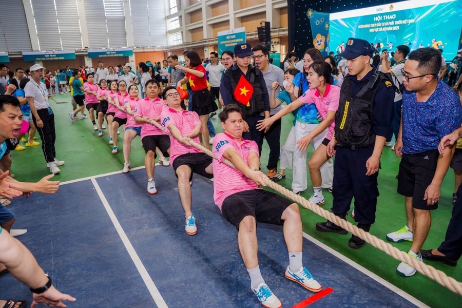 Học theo Chủ tịch Hồ Chí Minh - Rèn luyện thể thao nâng cao sức khỏe Học theo Chủ tịch Hồ Chí Minh - Rèn luyện thể thao nâng cao sức khỏe