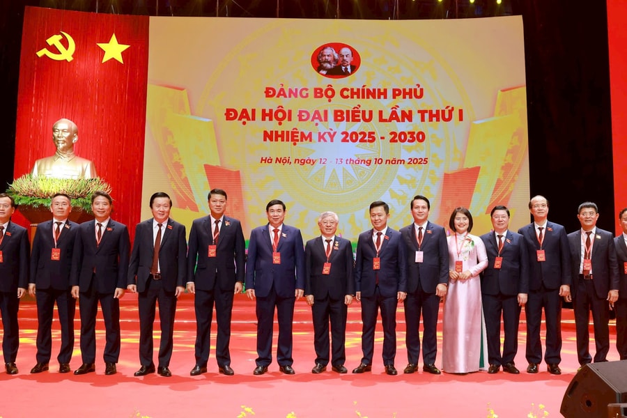 BIDV는 제1차 정부당대회의 정치 보도에 적극적으로 기여했습니다.