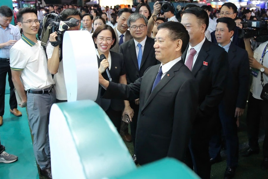Khai mạc Ngày thẻ Việt Nam 2025 - lan tỏa tinh thần sáng tạo Khai mạc Ngày thẻ Việt Nam 2025 - lan tỏa tinh thần sáng tạo