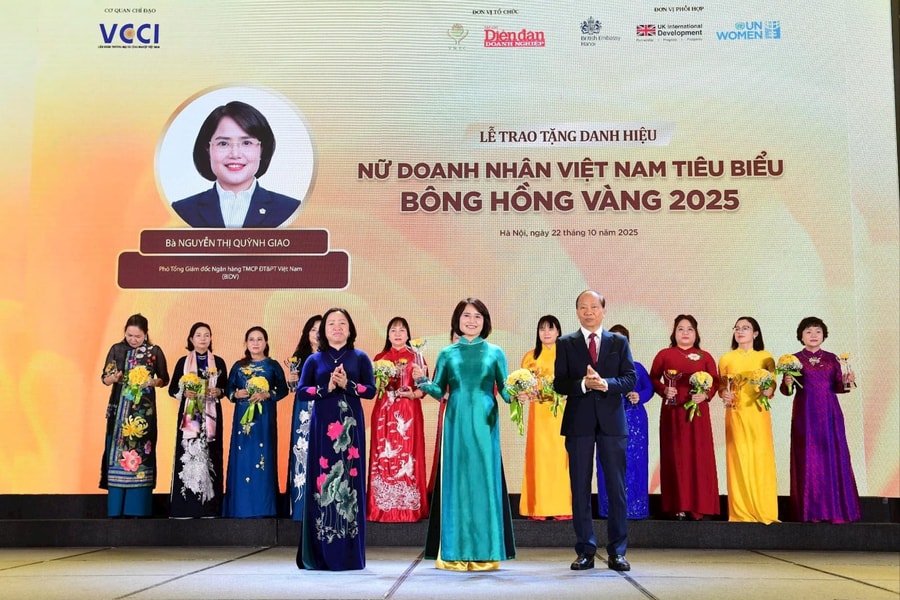 Phó Tổng Giám đốc BIDV được trao tặng danh hiệu "Bông Hồng Vàng 2025"