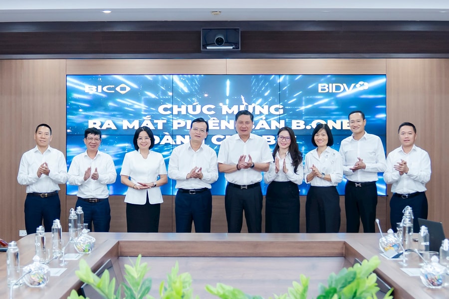 BIC receives transfer of modern internal management system from BIDV