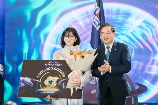 20-year-old female student wins Universe of Money and has the opportunity to join Vietnam's leading bank