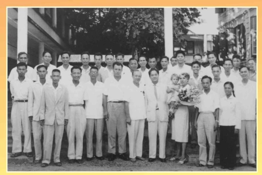 Twice a student of teacher Do Trong Kim