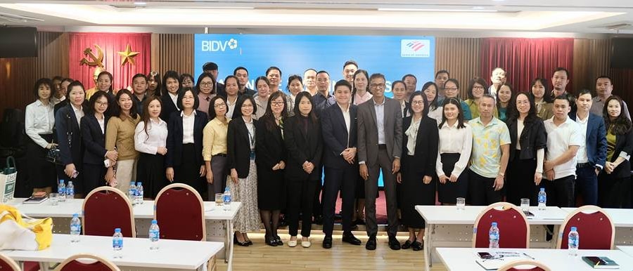 BIDV and BOA organize training on cash foreign currency risk prevention
