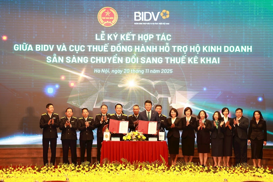 BIDV은 세무업계와 협력하여 사업주가 신고세금으로 전환할 수 있도록 지원합니다.