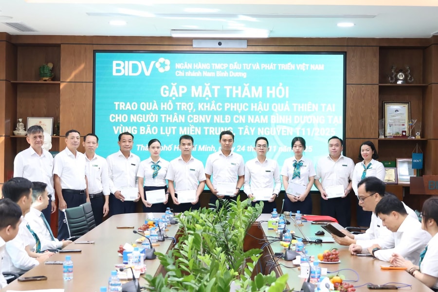 BIDV Nam Binh Duong supports families of employees affected by floods