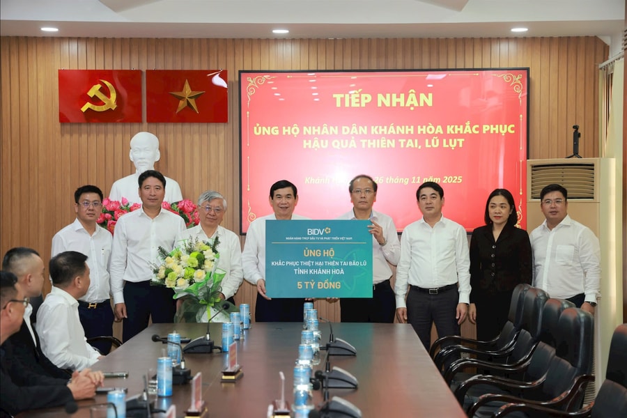 BIDV joins hands to share with people in the flood-hit areas of the Central region