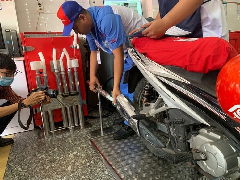 Hài hòa lợi ích môi trường và an sinh xã hội trong kiểm định khí thải xe cơ giới