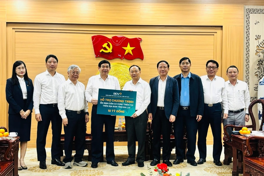 BIDV chung tay sẻ chia cùng đồng bào vùng bão lũ miền Trung