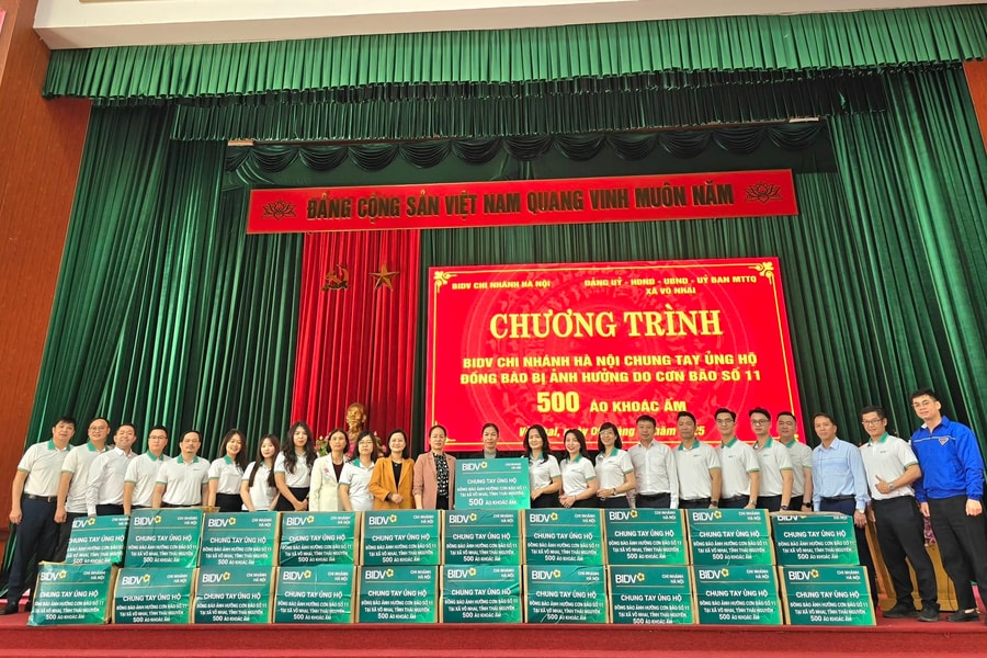 BIDV Hanoi "provides support" to people in the storm-affected Vo Nhai area ahead of winter.