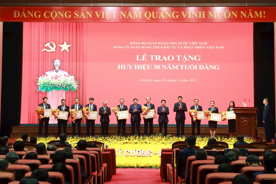 BIDV 당위원회는 2026년 과제 이행을 위한 회의를 개최했습니다.