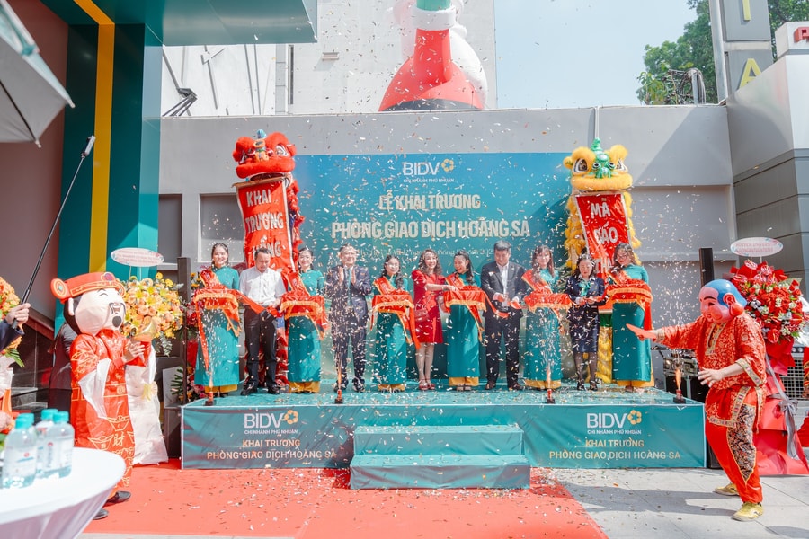 BIDV Phu Nhuan opens Hoang Sa transaction office at new location