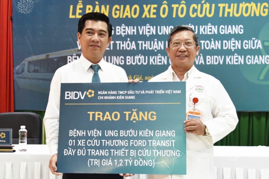 BIDV Kiên Giang ambulance for Kiên Giang Cancer Hospital