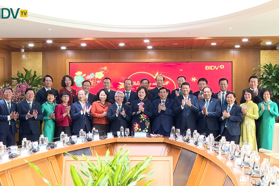 Thống đốc NHNN Nguyễn Thị Hồng động viên, chúc Tết hệ thống BIDV