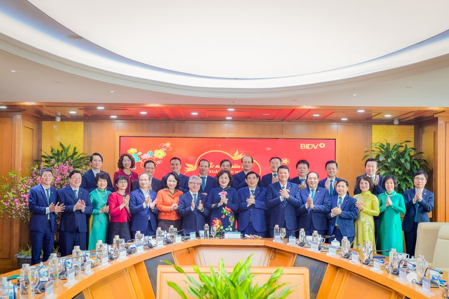 Governor of the State Bank of Vietnam visits and wishes BIDV a Happy New Year at the beginning of Spring