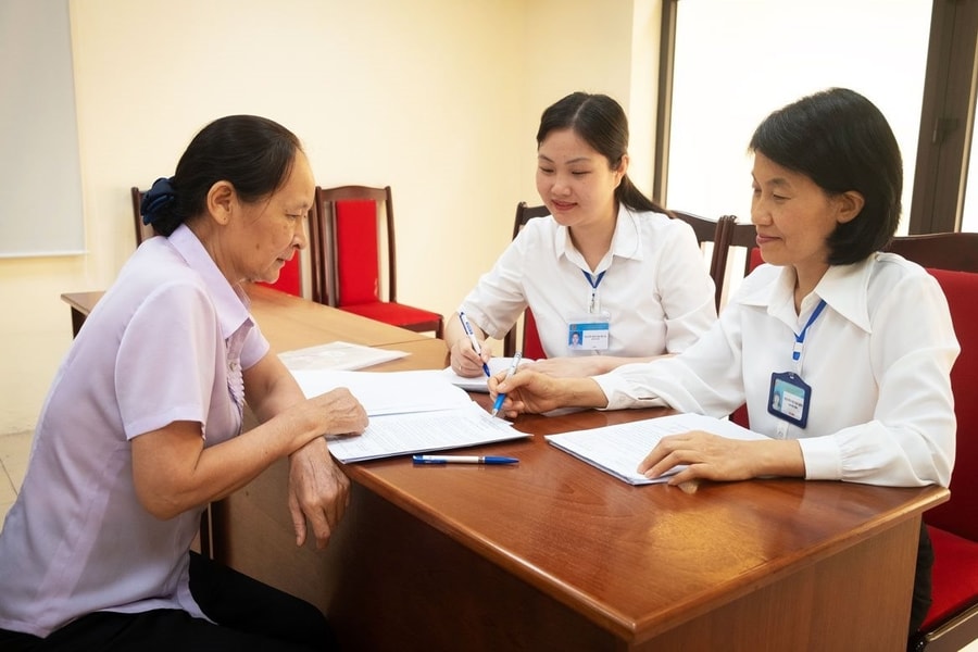 Chính sách, chế độ đối với người tiếp công dân