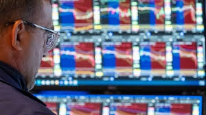 Phố Wall lao dốc mạnh, Nasdaq mất hơn 4% vì lo ngại Fed tăng lãi suất