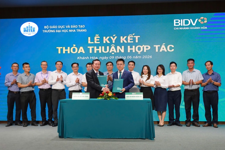 Signing a Comprehensive Cooperation Agreement with Nha Trang University
