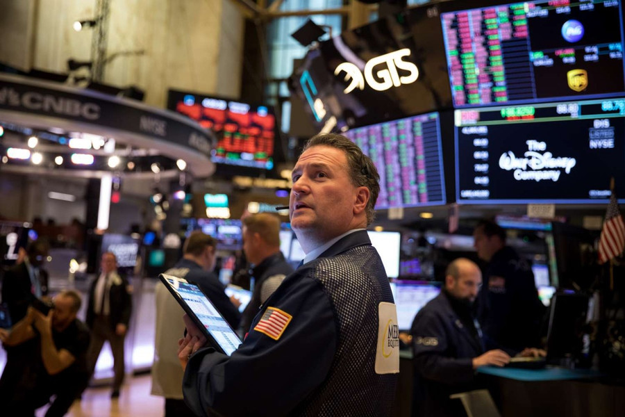 Dow Jones ngược dòng tăng điểm, Nasdaq tiếp tục chịu áp lực từ nhóm công nghệ