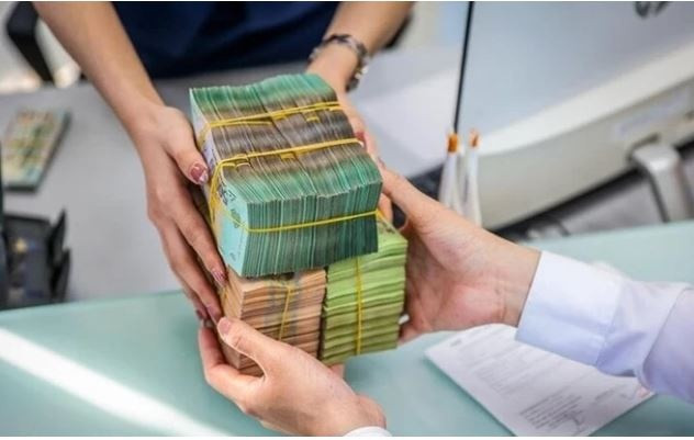 Vợ có được rút tiền trong sổ tiết kiệm đứng tên chồng?