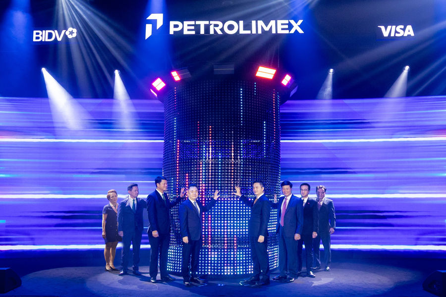 Kết nối hệ sinh thái tài chính - năng lượng với thẻ đồng thương hiệu Petrolimex - BIDV - Visa